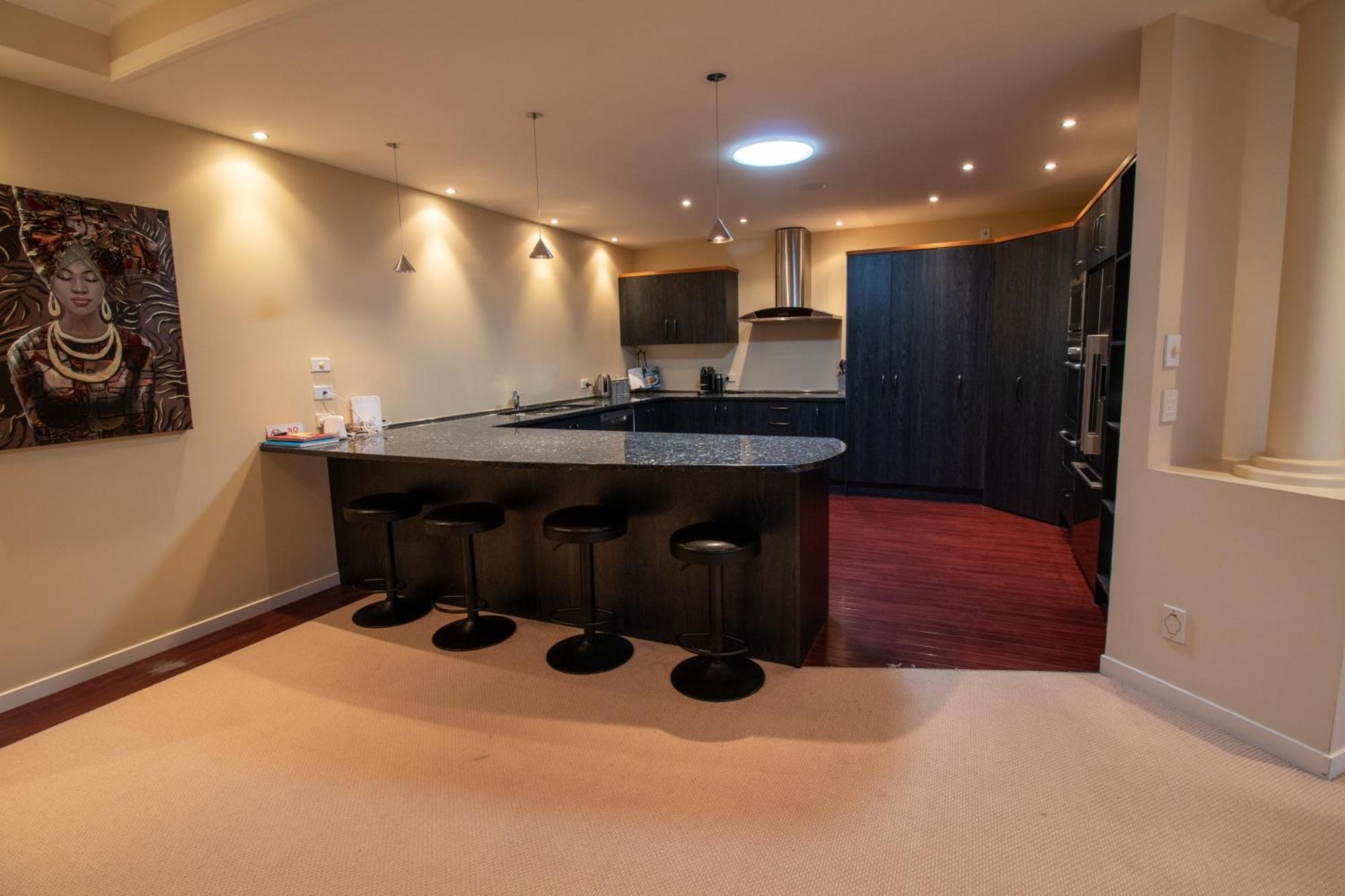 Large Luxury Apartment Located Right In Town Таупо Екстериор снимка
