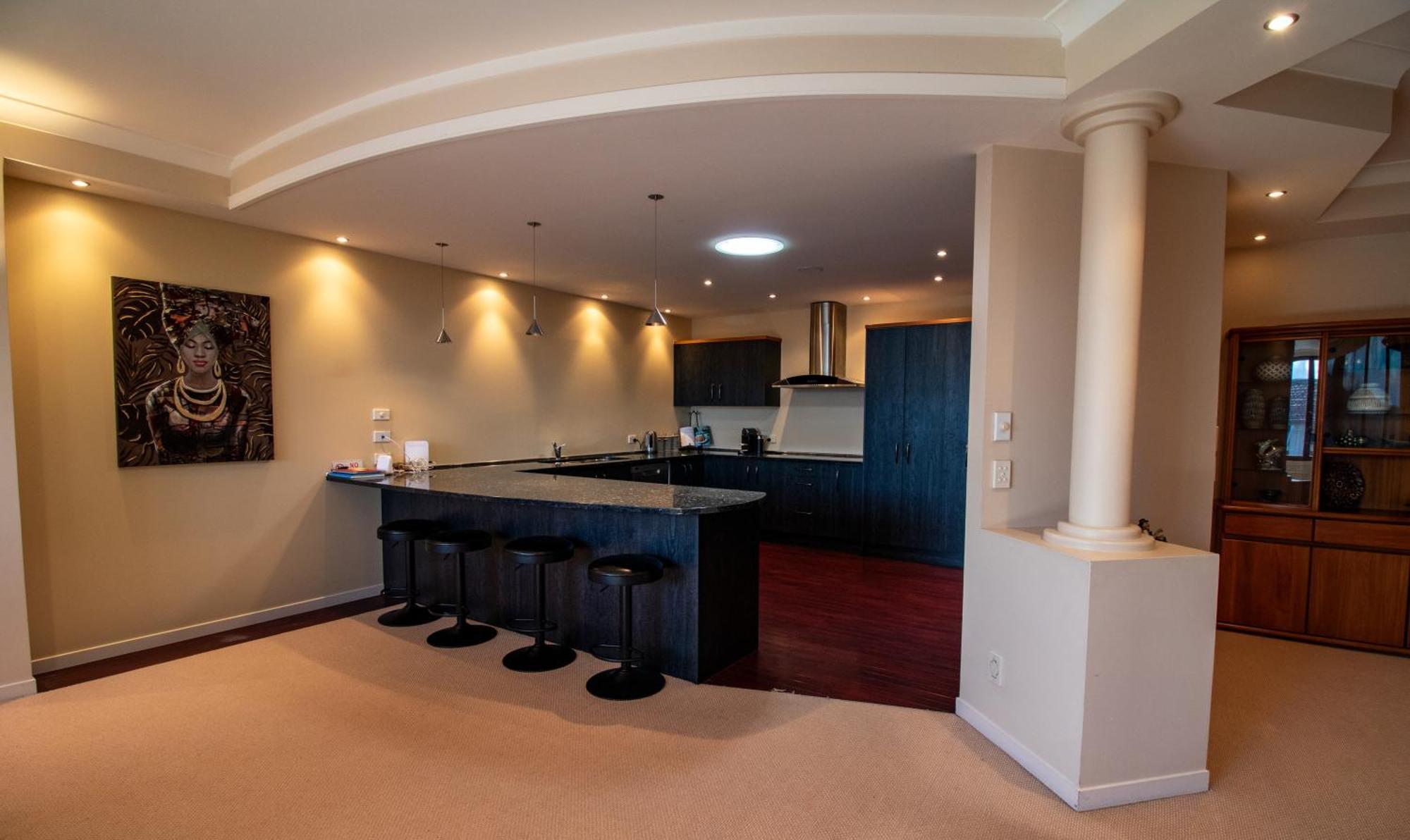 Large Luxury Apartment Located Right In Town Таупо Екстериор снимка