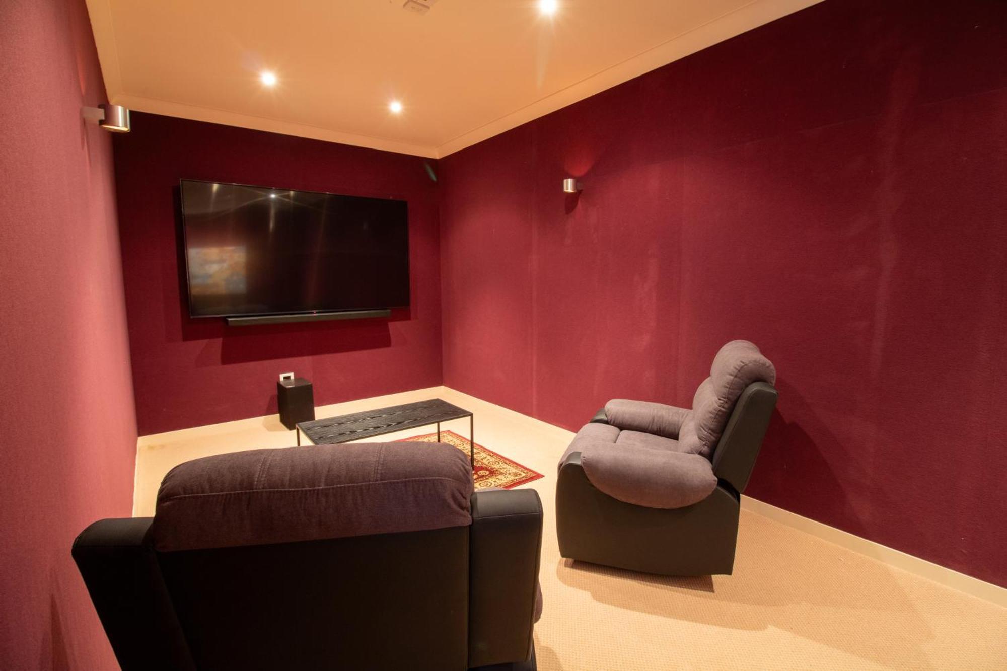 Large Luxury Apartment Located Right In Town Таупо Екстериор снимка
