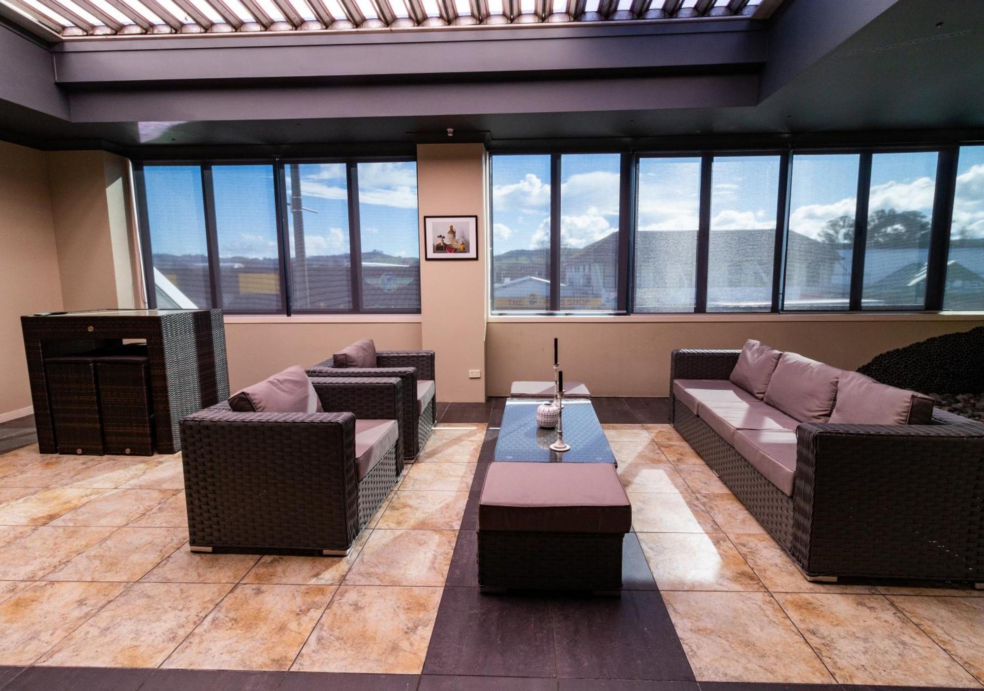 Large Luxury Apartment Located Right In Town Таупо Екстериор снимка